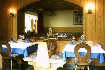 تختخواب و صبحانه Garni Appartments Helvetia