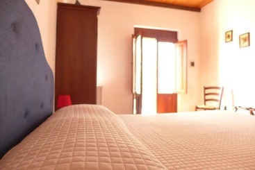 تختخواب و صبحانه La Suma Sumalia