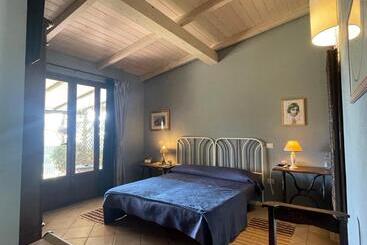 تختخواب و صبحانه Santa Igia Country House