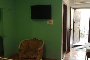 تختخواب و صبحانه Villa Felice