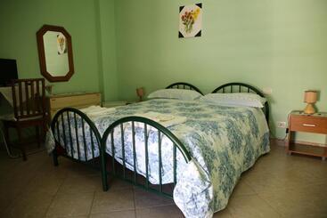 تختخواب و صبحانه Villa Naclerio