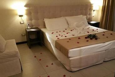Hll Hotel Lungolago Lecco Como Lake