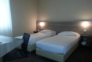 Hll Hotel Lungolago Lecco Como Lake