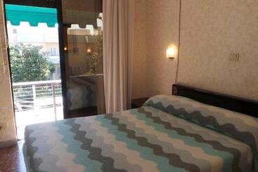 هتل Albergo Villa Anna
