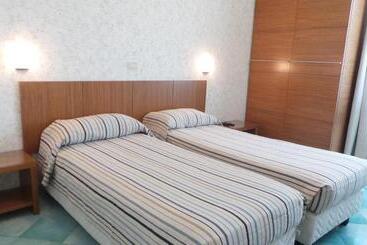 هتل Albergo Villa Anna