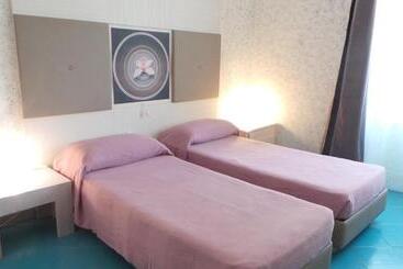 هتل Albergo Villa Anna