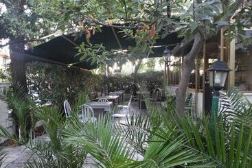 هتل Albergo Villa Anna
