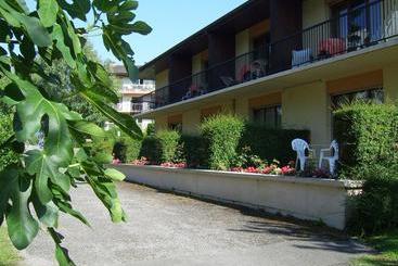 هتل Hôtel Les Pavillons Du Golf