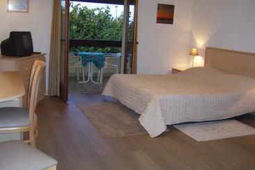 هتل Hôtel Les Pavillons Du Golf