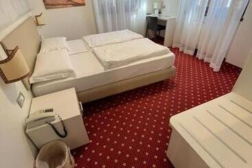 هتل Villa Nadia