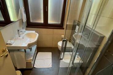 هتل Villa Nadia