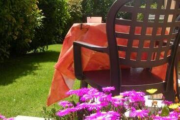 هتل Villa Nadia