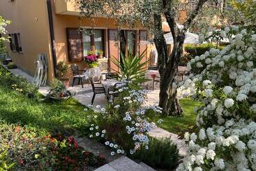 هتل Villa Nadia