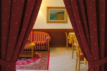 هتل Villa Nadia
