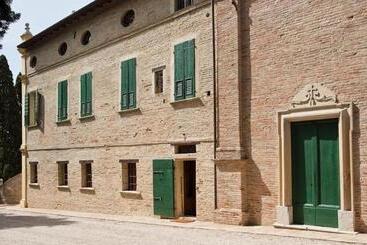هتل Villa Rinalducci