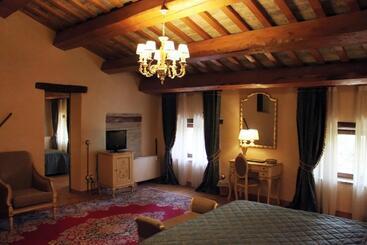 هتل Villa Rinalducci