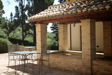هتل Villa Rinalducci