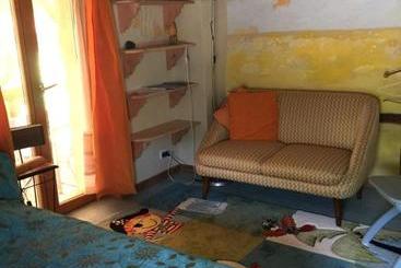 تختخواب و صبحانه La Source, Vegetarian Guest House