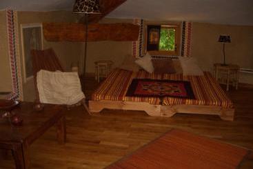 تختخواب و صبحانه La Source, Vegetarian Guest House