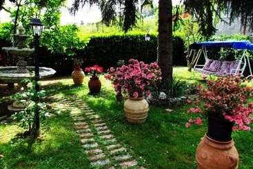 تختخواب و صبحانه Casa Del Girasole