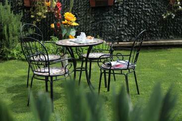 تختخواب و صبحانه Casa Del Girasole