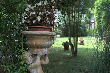 تختخواب و صبحانه Casa Del Girasole