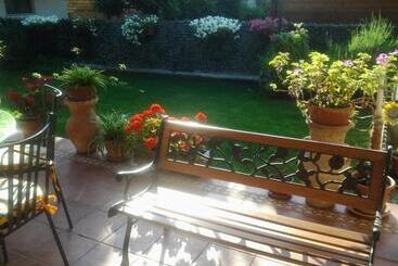تختخواب و صبحانه Casa Del Girasole