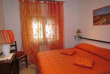 تختخواب و صبحانه Casa Del Girasole