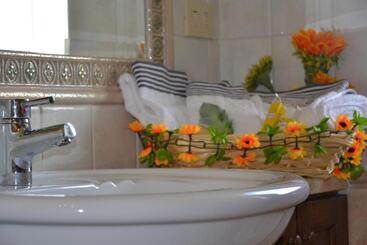 تختخواب و صبحانه Casa Del Girasole