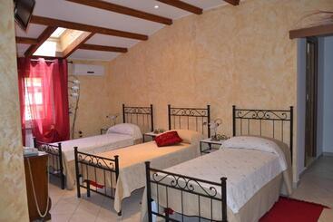 تختخواب و صبحانه Casa Del Girasole