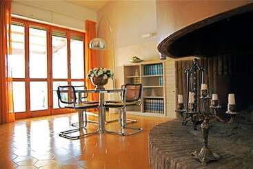 تختخواب و صبحانه In Villa