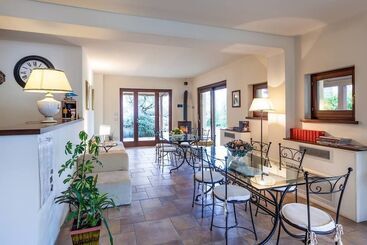 تختخواب و صبحانه In Villa