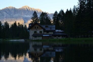 تختخواب و صبحانه Rifugio Lago Nambino