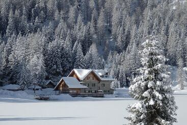تختخواب و صبحانه Rifugio Lago Nambino