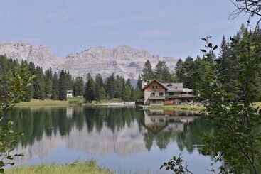 تختخواب و صبحانه Rifugio Lago Nambino