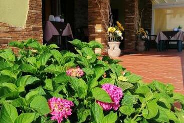 تختخواب و صبحانه Roccabianca Rooms & Studios