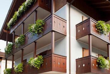 تختخواب و صبحانه Villa Lucin