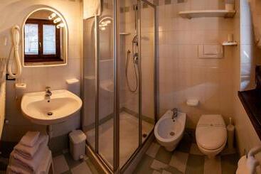 تختخواب و صبحانه Villa Lucin