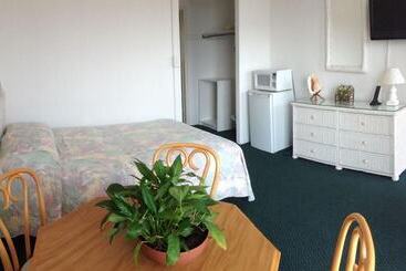 Gold Crest Motel
