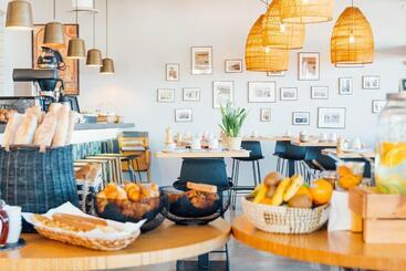 هتل Cafe Miramar