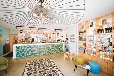 هتل Cafe Miramar