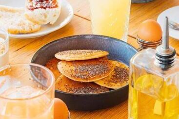 هتل Cafe Miramar