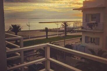 هتل Cafe Miramar