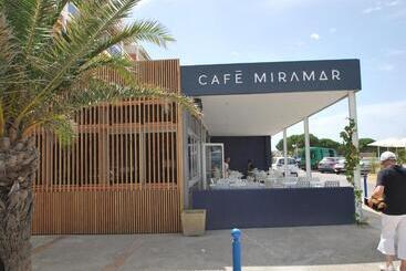 هتل Cafe Miramar