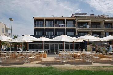 هتل Cafe Miramar