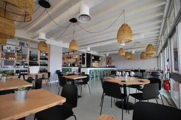 هتل Cafe Miramar