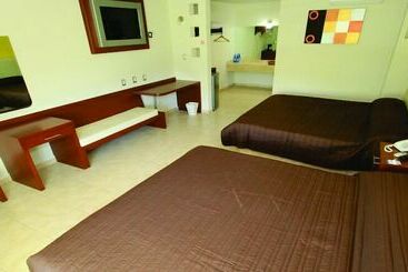 هتل Splash Inn