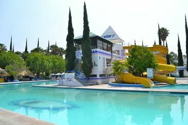 هتل Splash Inn