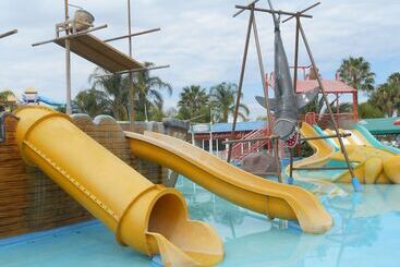 هتل Splash Inn