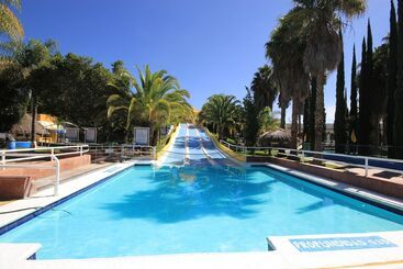 هتل Splash Inn